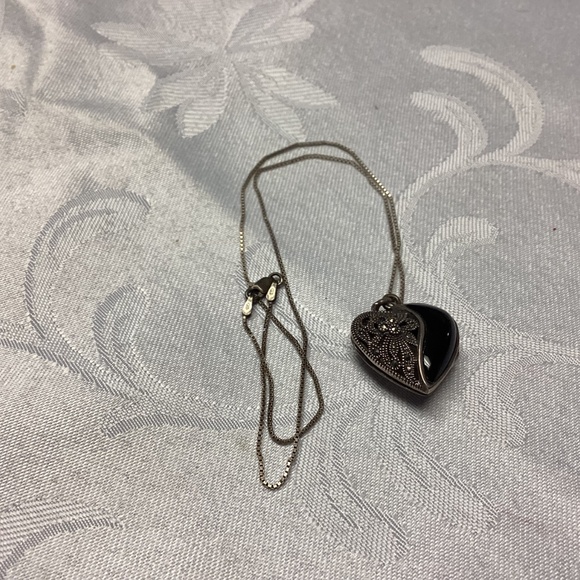 STERLING ONYX HEART LOCKET OPENS FOR PICTURE 🖤 - Picture 3 of 13